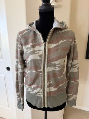 Women’s Vintage Old Navy Thermally Lined Camouflage Hoodie Jacket Size Medium